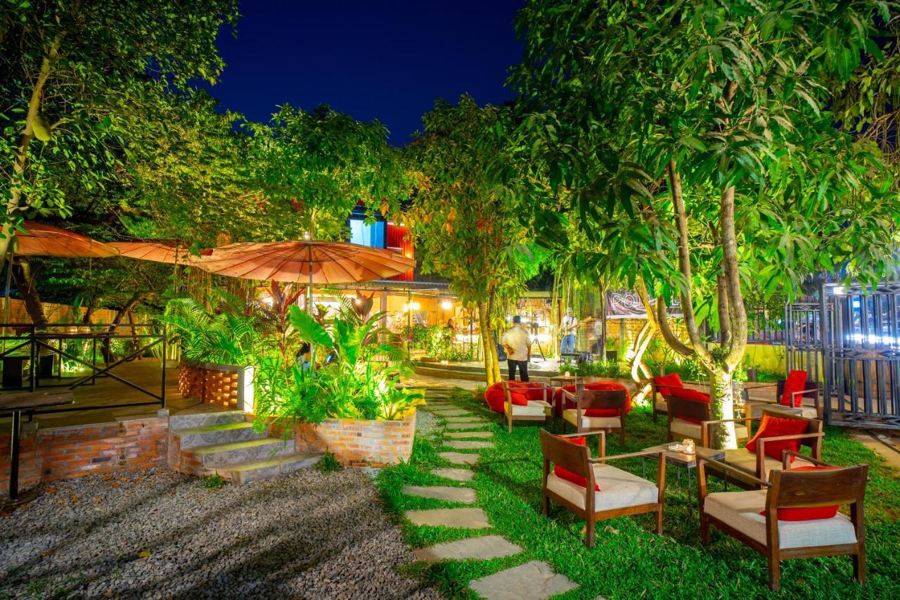 Pomme Brewhouse Hostel Siem Reap Exterior photo